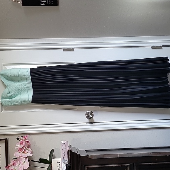 B. Darlin Women's Long Formal Sleeveless Dress Size 11/12 Black/Mint - Picture 1 of 10